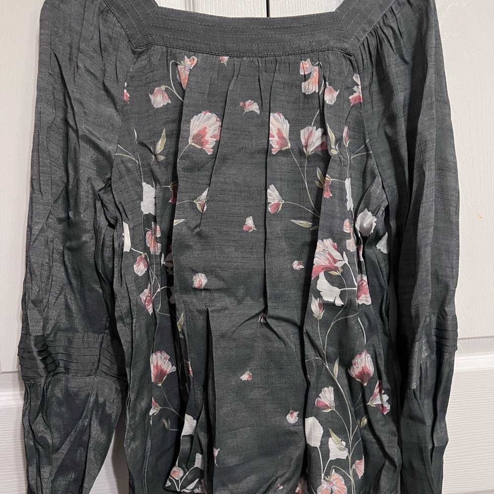 LC Lauren Conrad Gray Distressed Floral Long Sleeve Top Size M - Picture 7 of 7
